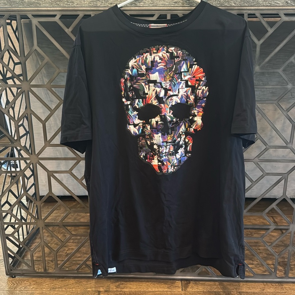 Robert Graham men’s T-shirt one XL